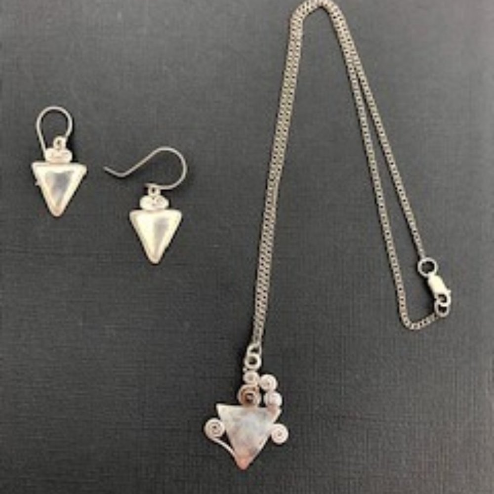 ⬇️Genuine Silver Triangle Necklace and Earrings